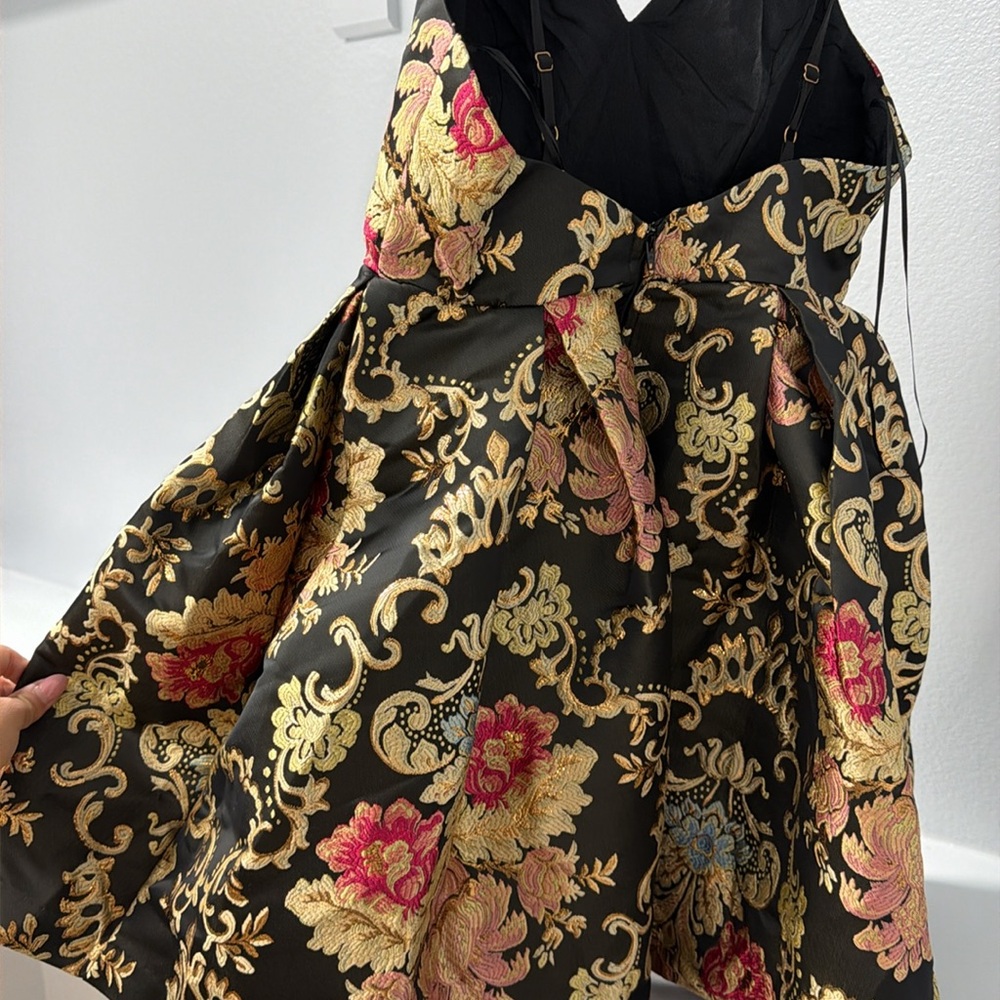 Fun printed brocade dress! - Picture 2 of 3